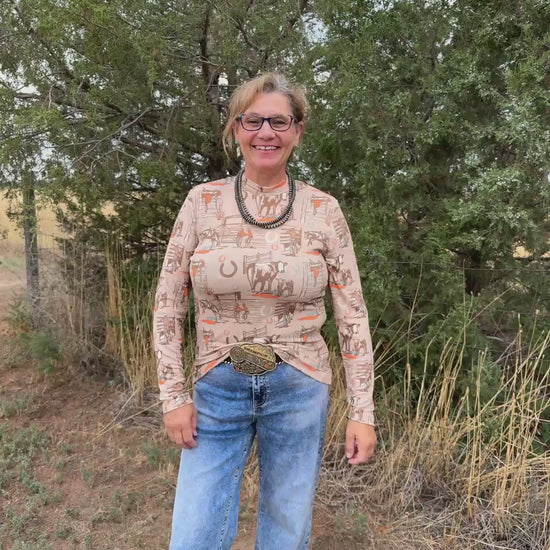 video of the Sunset Ranch top describing the fit