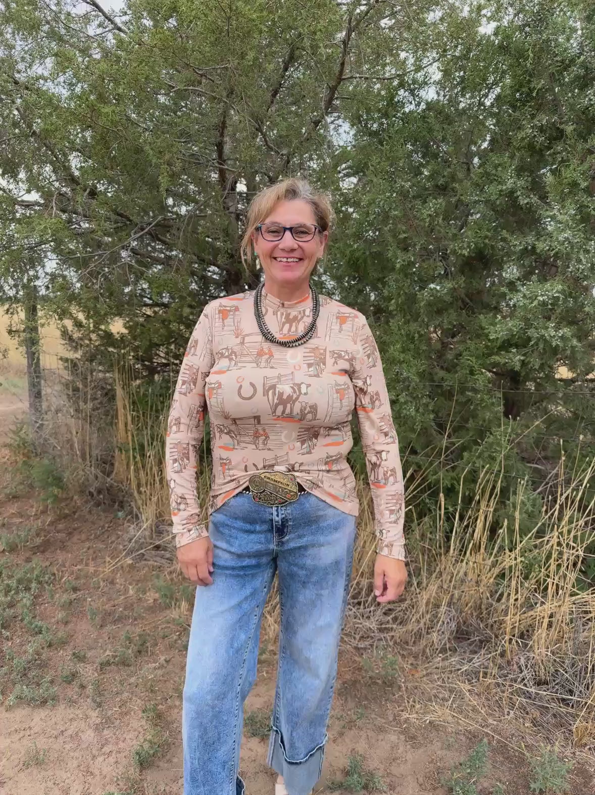 video of the Sunset Ranch top describing the fit